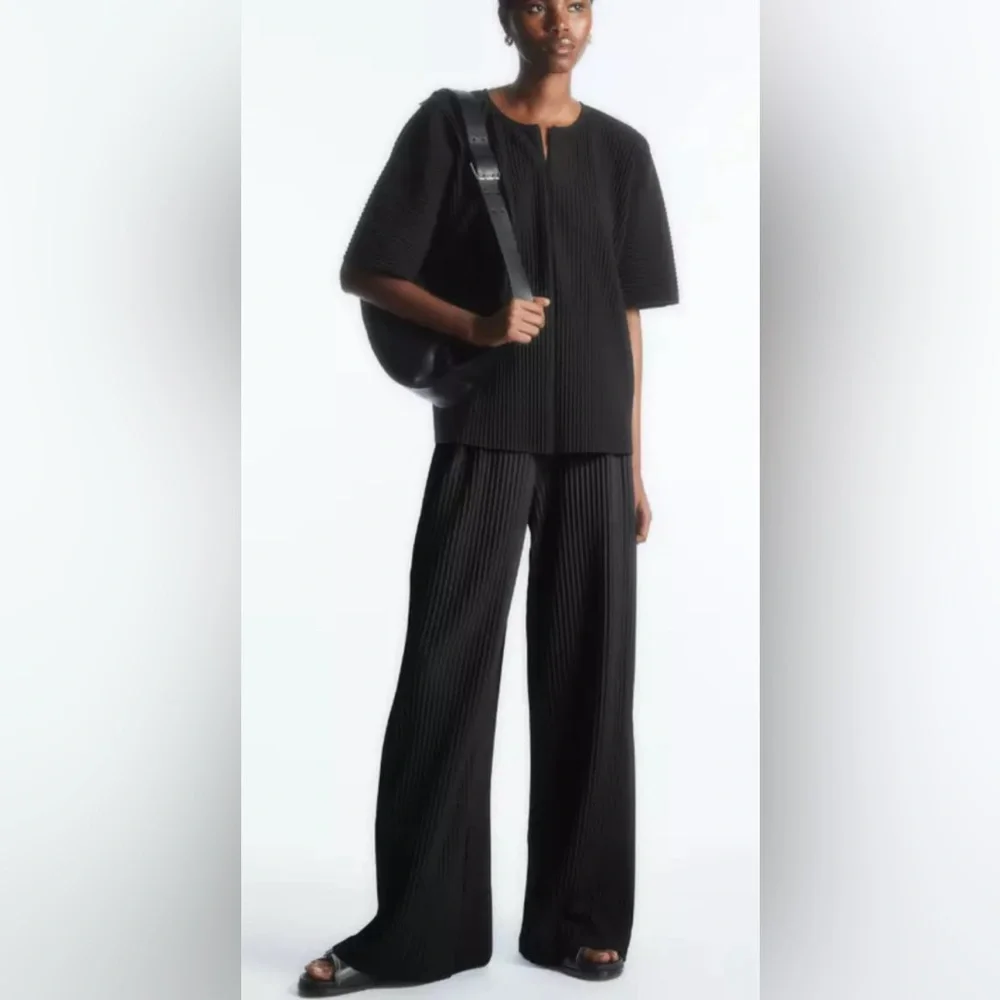 COS Pleated Short Sleeve Top Blouse, Size Medium, Black - Picture 2 of 10